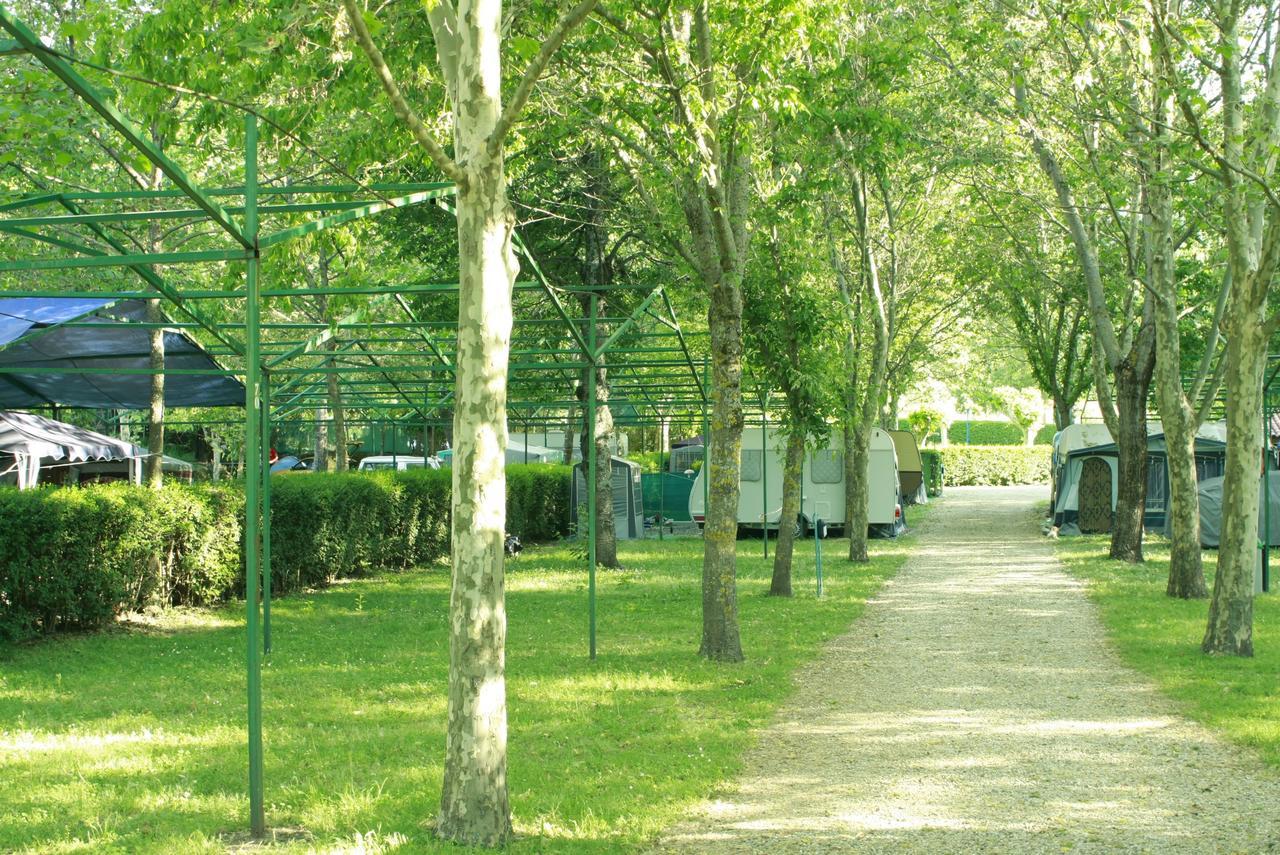 Camping El Pinajarro Hervas Exterior photo